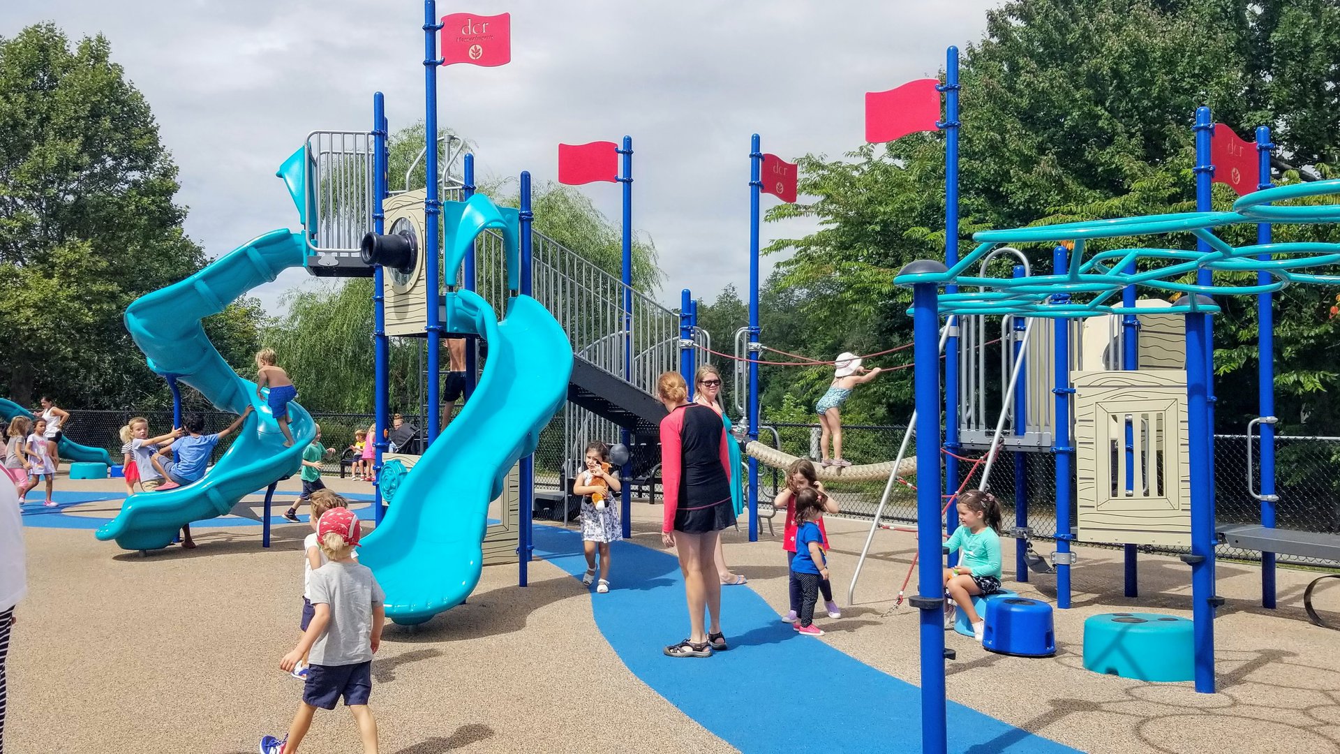 Happyly Artesani Playground Wading Pool And Spray Deck