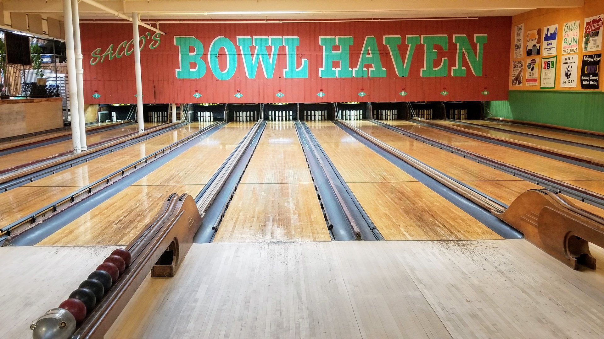 Happyly Flatbreads Pizza & Sacco's Bowling