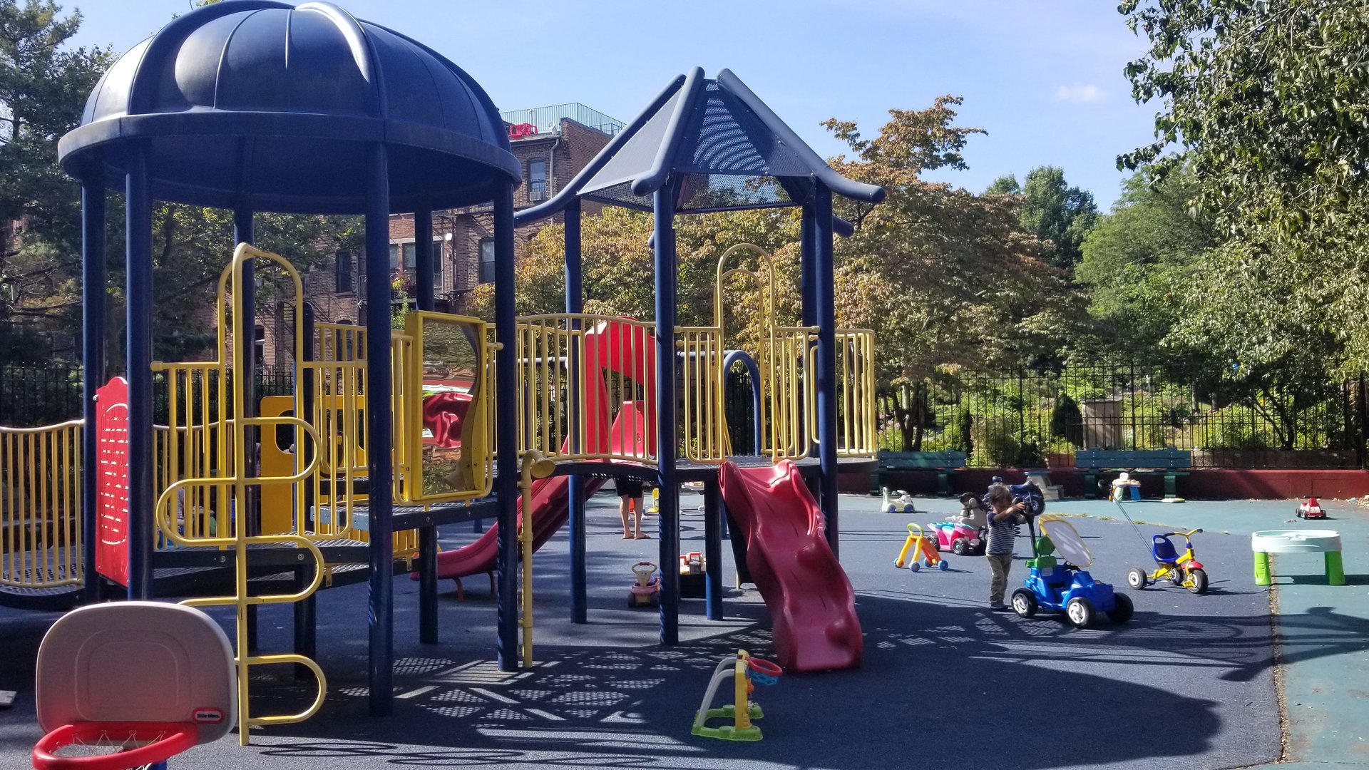 Happyly: Playground at Carleton Street