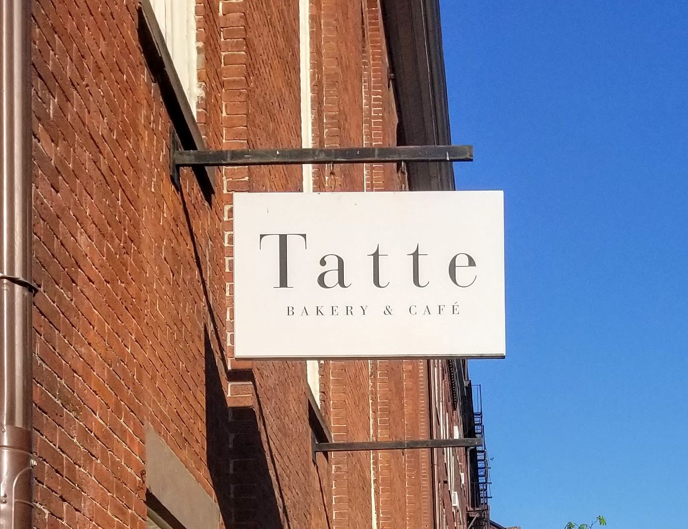 happyly-tatte-bakery-cafe