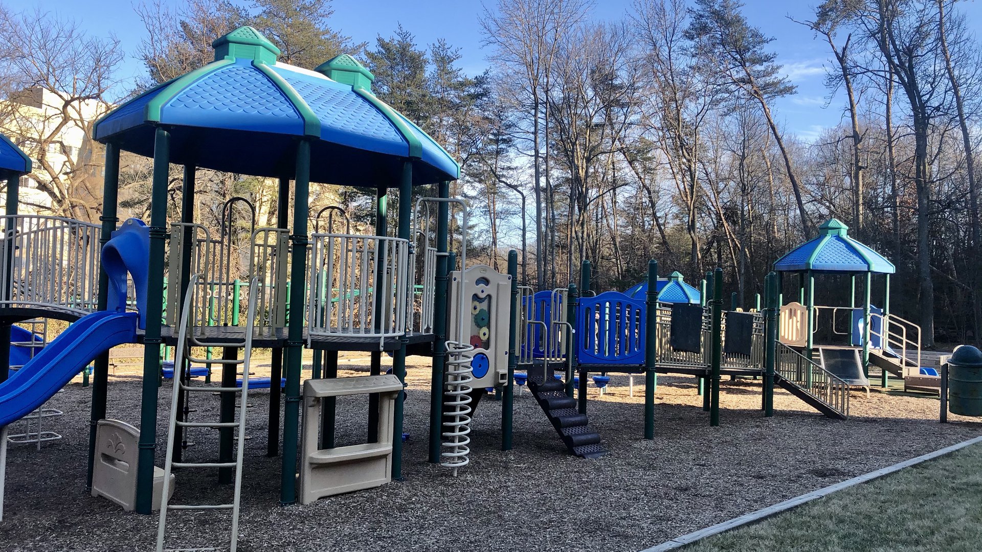 happyly-belle-view-elementary-playground