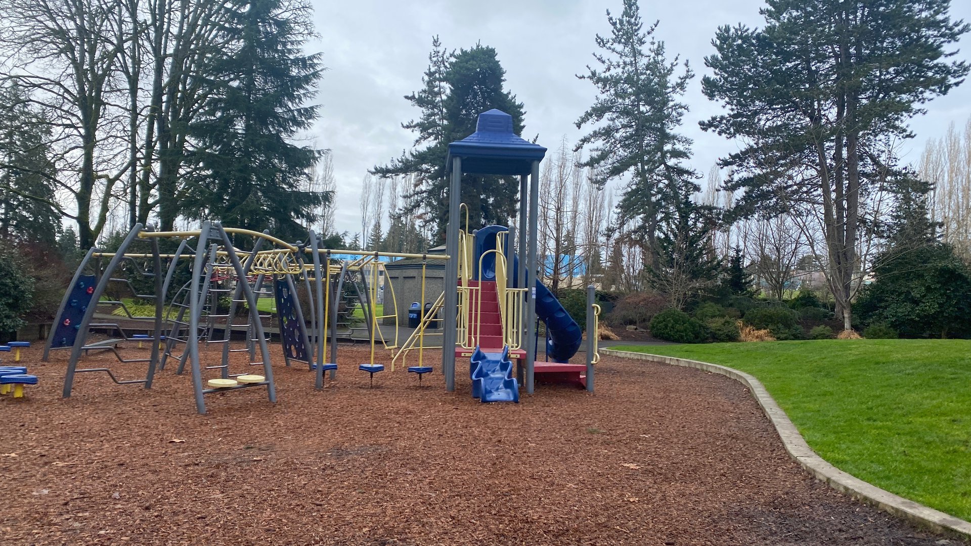 Happyly: Lake Hills Community Park Playground